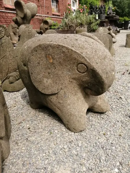 Artikelbild 2 des Artikels “Ausstellungsstück - Young Art – Elefant, ca. 50 cm, Naturstein (Basanit) “
